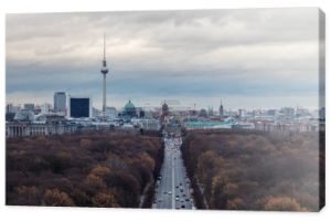 Widok z lotu berlińskiej panoramy na park publiczny Grosser Tiergarten, Niemcy
