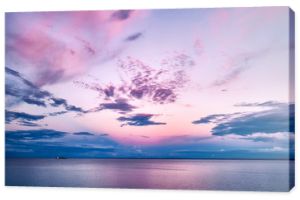 Różowy Sunset Lake Superior ze statkiem